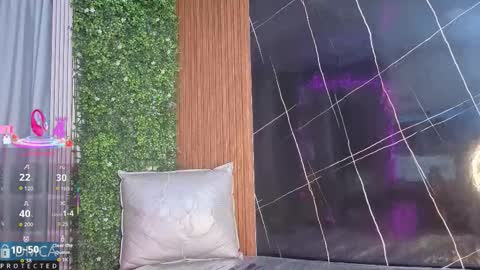 Kiara Zahiri online show from 10.21.25