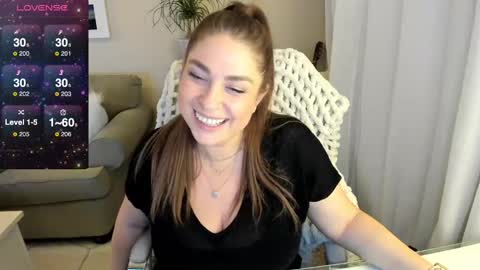 Snapshot of kierareines chatting on 01.12.25 Kiera Reines online show from 01.12.25