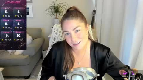 Snapshot of kierareines chatting on 01.18.25 Kiera Reines online show from 01.18.25