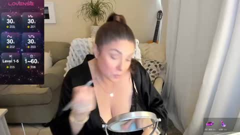 Snapshot of kierareines chatting on 02.16.25 Kiera Reines online show from 02.16.25