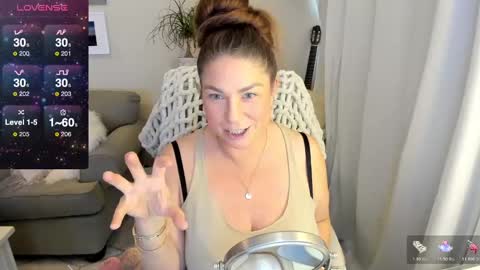 Snapshot of kierareines chatting on 02.24.25 Kiera Reines online show from 02.24.25