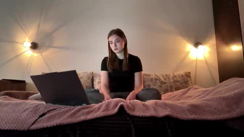 Ola my name is Lissa  Lets hit 10 Thumbs Up together   online show from 03.06.26