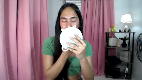 Snapshot of kieshagray chatting on 03.10.25 kiesha online show from 03.10.25