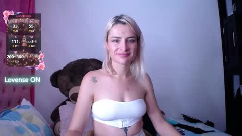 Snapshot of kiira_ra chatting on 01.06.25 Anna Sophia online show from 01.06.25