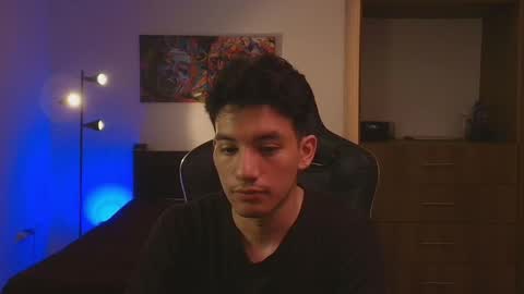 Snapshot of kikeruiz_19 chatting on 10.31.25 kikeruiz 19 online show from 10.31.25