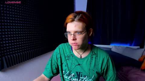 Snapshot of kiki_krash chatting on 12.18.24 Kiki online show from 12.18.24