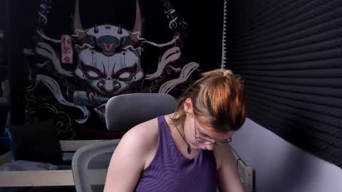 Snapshot of kiki_krash chatting on 12.24.24 Kiki online show from 12.24.24