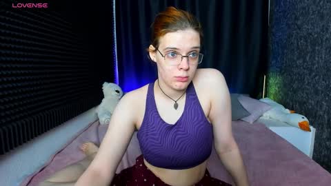 Snapshot of kiki_krash chatting on 01.10.25 Kiki online show from 01.10.25