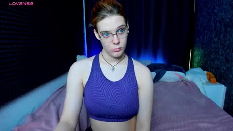 Snapshot of kiki_krash chatting on 01.14.25 Kiki online show from 01.14.25