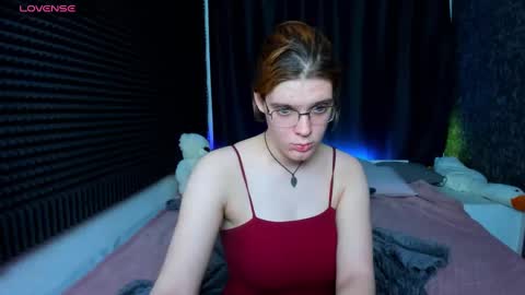 Snapshot of kiki_krash chatting on 01.21.25 Kiki online show from 01.21.25