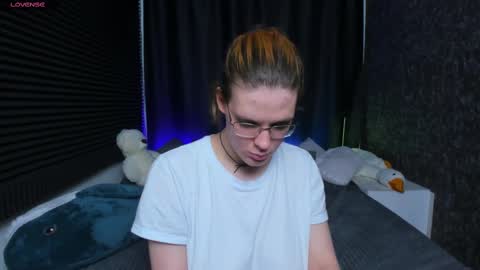 Snapshot of kiki_krash chatting on 02.13.25 Kiki online show from 02.13.25