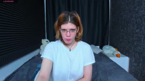 Snapshot of kiki_krash chatting on 02.17.25 Kiki online show from 02.17.25
