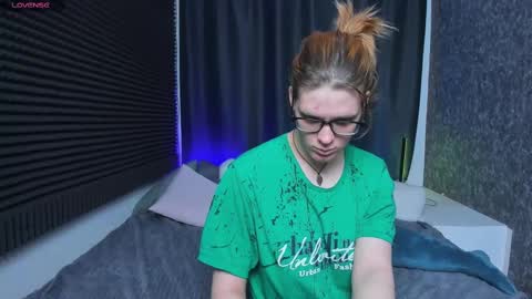 Snapshot of kiki_krash chatting on 02.24.25 Kiki online show from 02.24.25