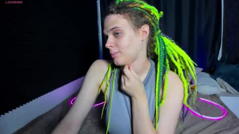 Snapshot of kiki_krash chatting on 10.23.25 Kiki online show from 10.23.25