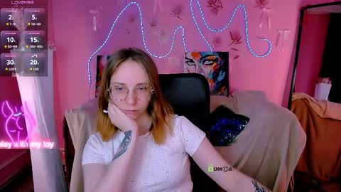 Snapshot of kiki_swan chatting on 05.26.26 kiki_swan online show from 05.26.26