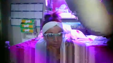 kikilovespartylights online show from 03.09.26