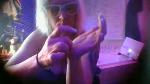 kikilovespartylights online show from 05.14.26