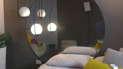 Snapshot of kim_beckett chatting on 12.17.25 Kim online show from 12.17.25