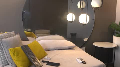 Snapshot of kim_beckett chatting on 12.22.25 Kim online show from 12.22.25