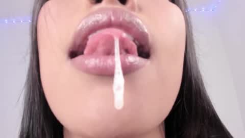 Snapshot of kim_mouth17 chatting on 11.24.25 kim_mouth17 online show from 11.24.25