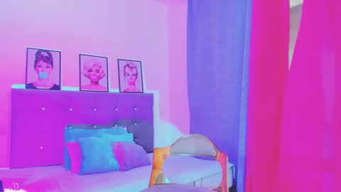 Snapshot of kimberly_thompsom chatting on 12.15.24 Your Queen KIM online show from 12.15.24