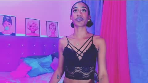 Snapshot of kimberly_thompsom chatting on 01.04.25 Your Queen KIM online show from 01.04.25