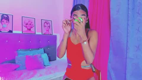 Snapshot of kimberly_thompsom chatting on 01.05.25 Your Queen KIM online show from 01.05.25