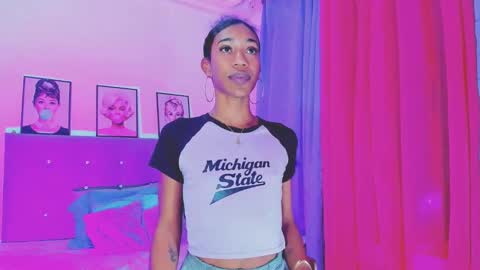 Snapshot of kimberly_thompsom chatting on 01.20.25 Your Queen KIM online show from 01.20.25