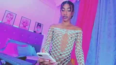 Snapshot of kimberly_thompsom chatting on 01.30.25 Your Queen KIM online show from 01.30.25