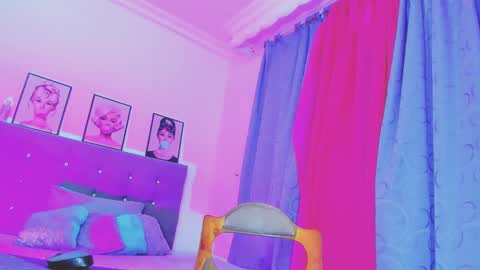 Snapshot of kimberly_thompsom chatting on 02.08.25 Your Queen KIM online show from 02.08.25