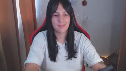 Snapshot of kimflexible_ chatting on 12.11.24 Kim 3 online show from 12.11.24