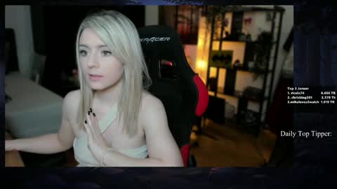 Wolfs Girl online show from 01.25.25