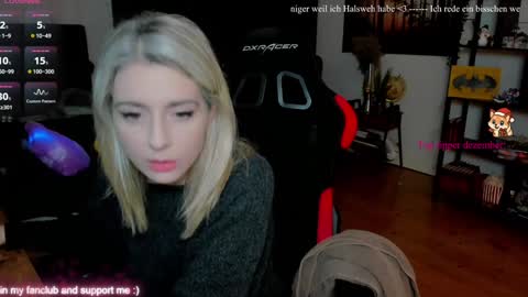 Wolfs Girl online show from 12.14.25