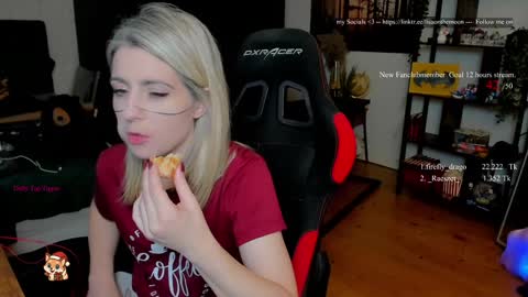 Wolfs Girl online show from 12.17.25