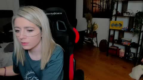 Wolfs Girl online show from 02.28.26