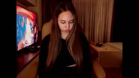 Snapshot of kimlee4 chatting on 01.07.25 Kim Lee  online show from 01.07.25