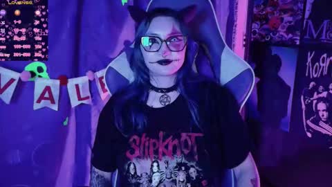 Snapshot of kimlennox__ chatting on 02.18.26 Kim Lennox online show from 02.18.26