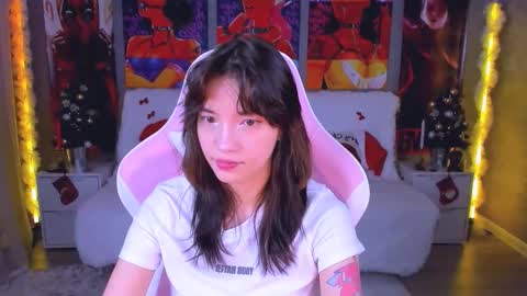 Snapshot of kimm_wong chatting on 12.14.25 kimm wong online show from 12.14.25