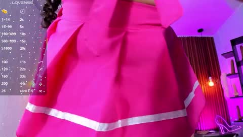 Snapshot of kimmarshall chatting on 11.18.25 KIM online show from 11.18.25