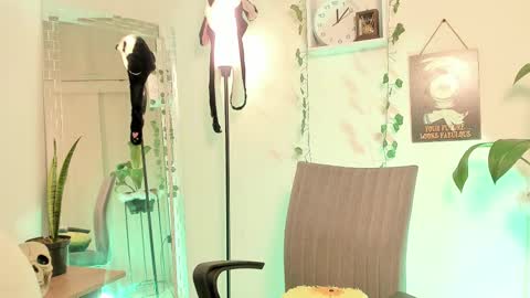 Kimm online show from 02.14.25