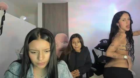 Snapshot of kimmi_foxy chatting on 10.23.25 kimmi online show from 10.23.25