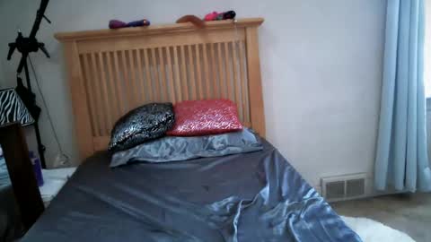 Kimmi Taylor online show from 02.17.25