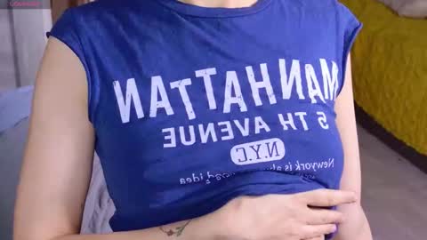 Snapshot of kimmycutes chatting on 11.08.25 KimmyCutes online show from 11.08.25