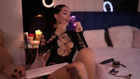 Kim online show from 11.20.25