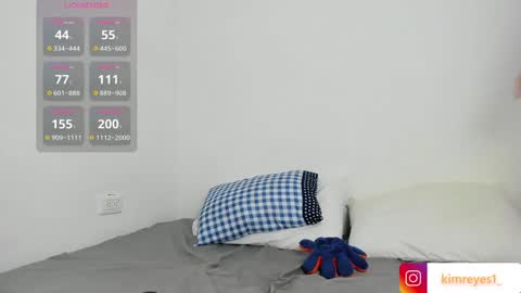 Snapshot of kimreyes1 chatting on 01.24.25 Kim  online show from 01.24.25