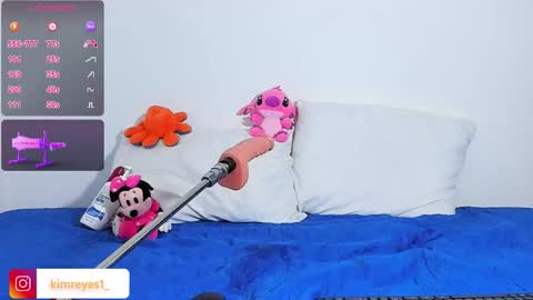 Snapshot of kimreyes1 chatting on 09.30.25 Kim  online show from 09.30.25