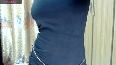 Snapshot of kimsmile_001 chatting on 02.25.25 Kim online show from 02.25.25