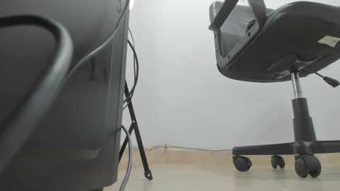 Snapshot of kimthompsonn chatting on 12.18.24 Kim Thompson online show from 12.18.24