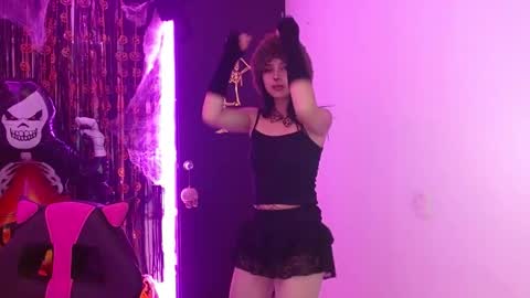 Snapshot of kind_scarlett chatting on 10.29.25 Kind Scarlett online show from 10.29.25