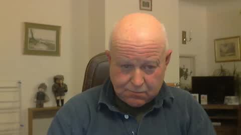 Snapshot of kindahairy4u chatting on 12.31.24 kindahairy4u online show from 12.31.24